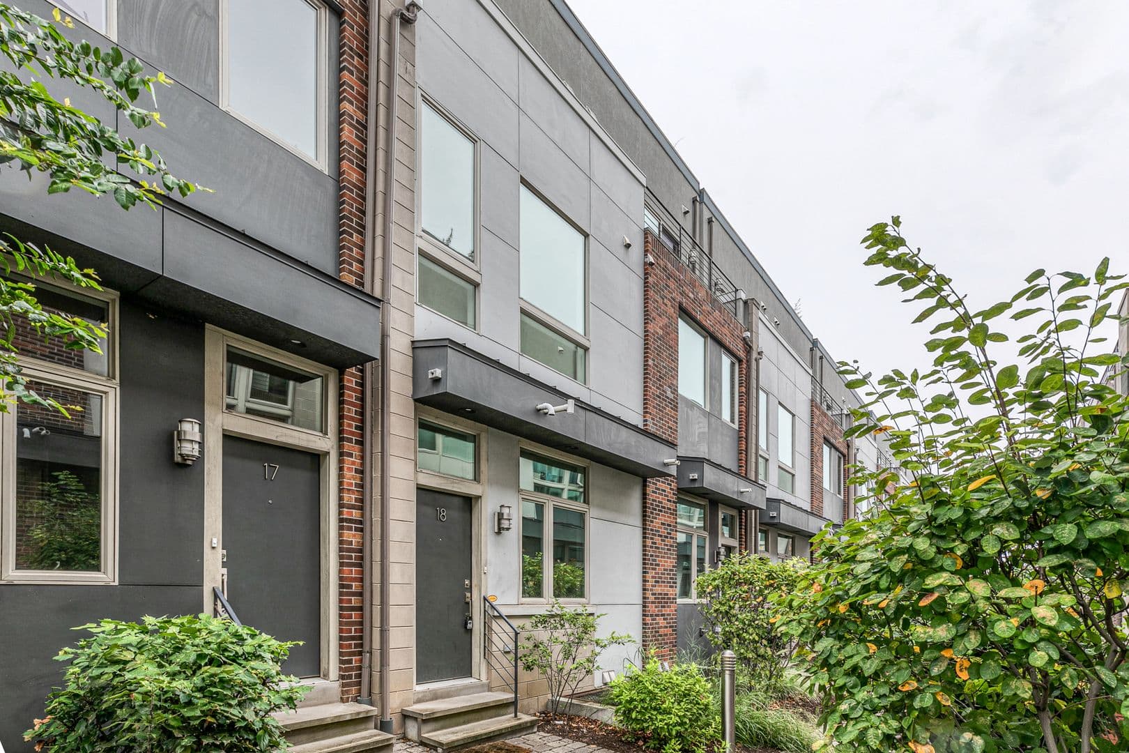 Philadelphia House: 412 N Front Street #15