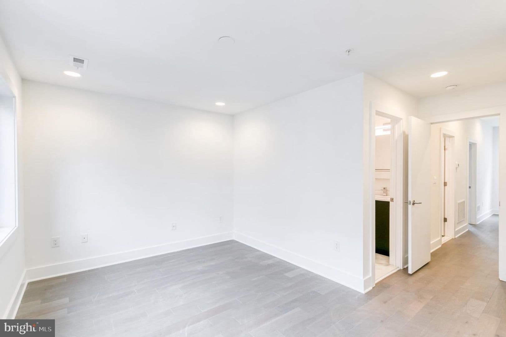 Philadelphia House: 634 North 5th Street #1