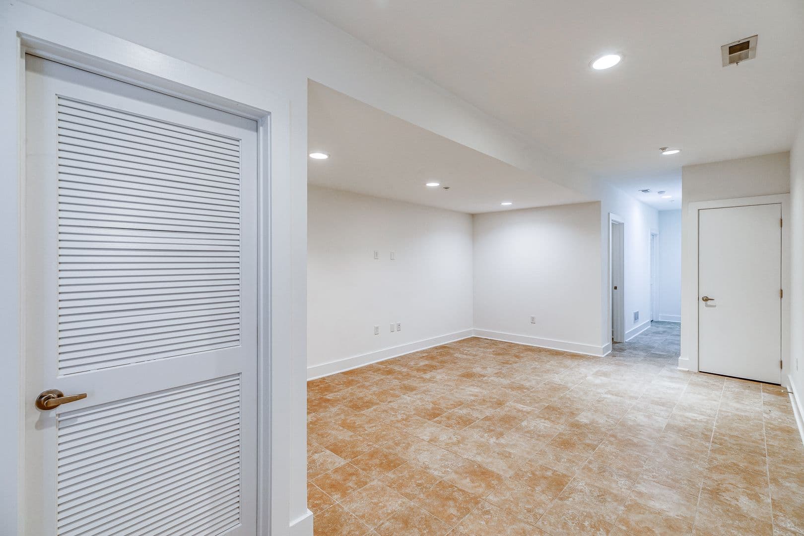 Philadelphia House: 412 N Front Street #15
