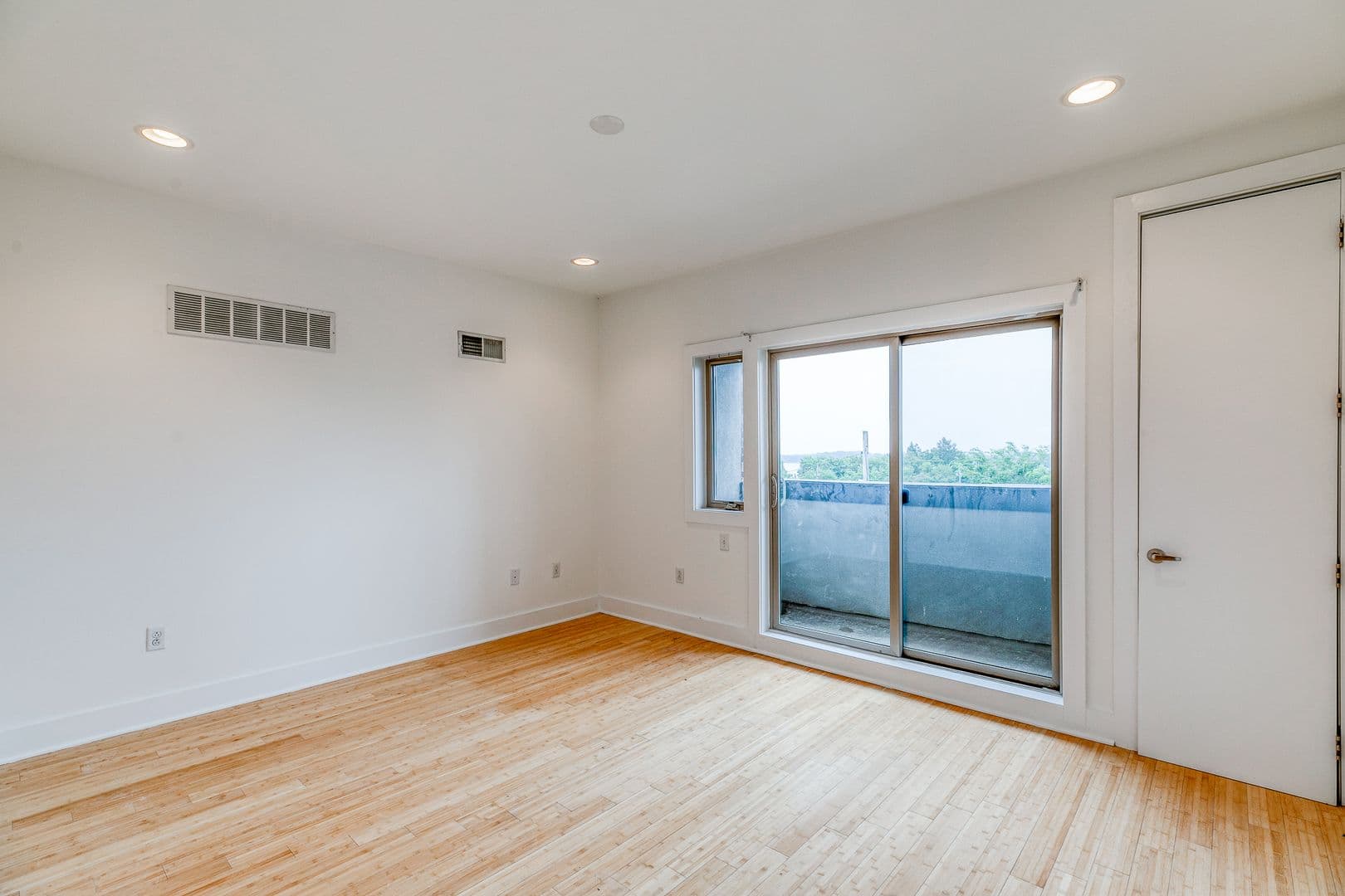 Philadelphia House: 412 N Front Street #15