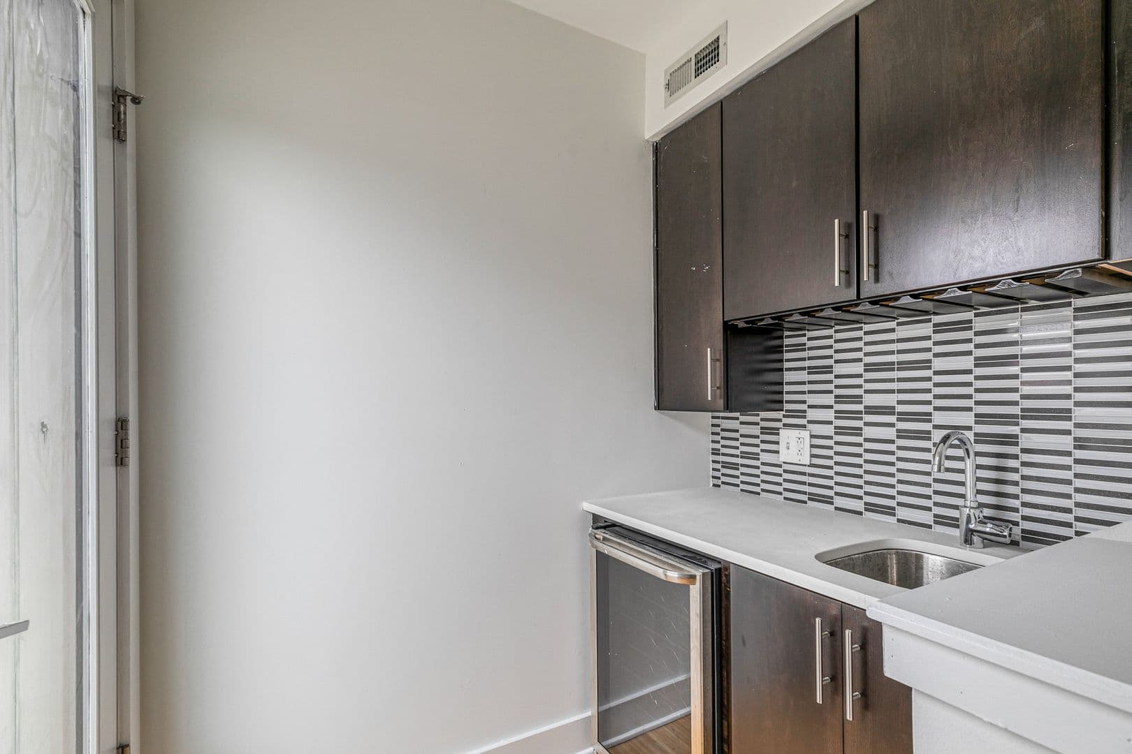 Philadelphia House: 412 N Front Street #15
