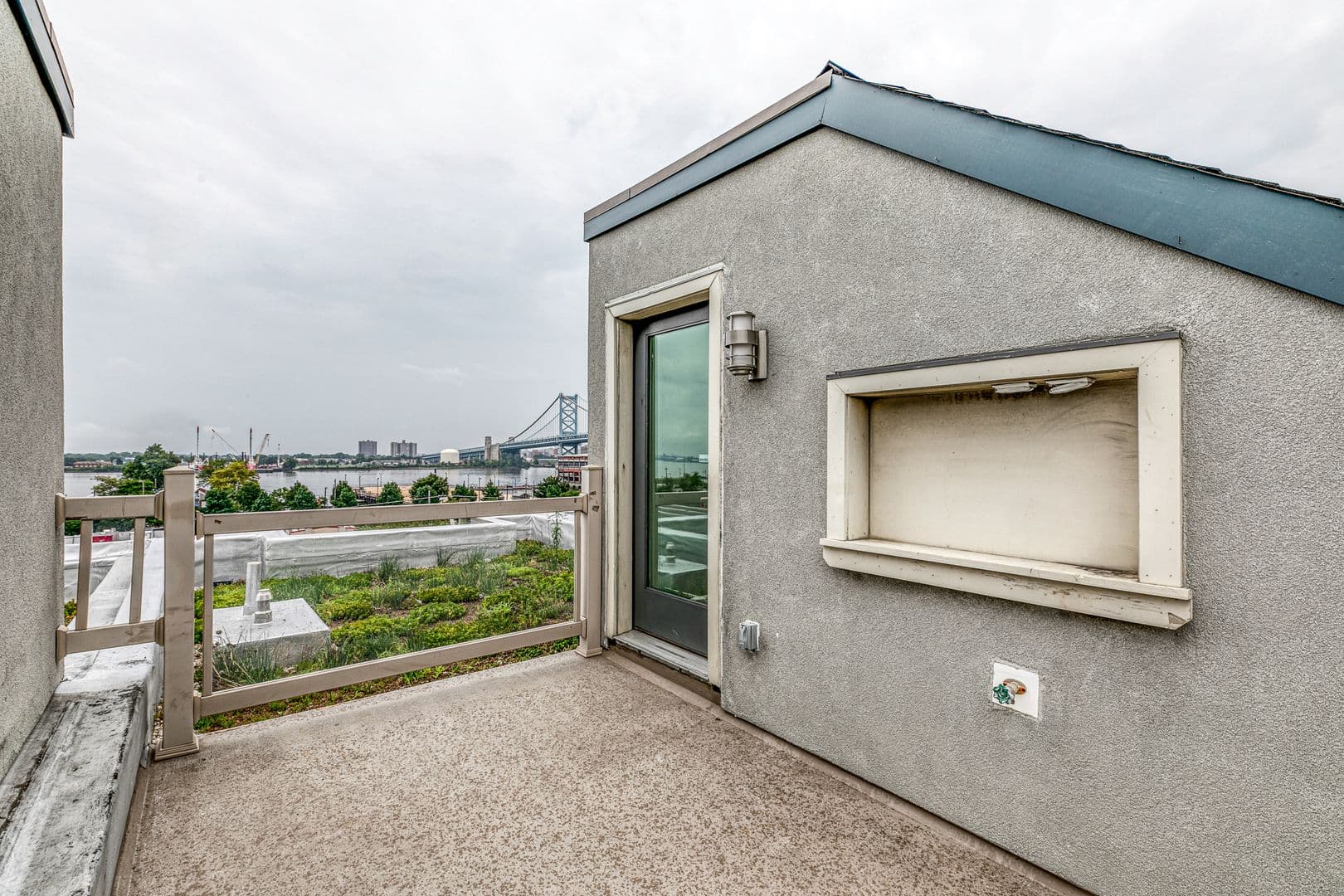 Philadelphia House: 412 N Front Street #15
