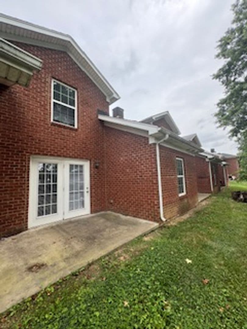Shepherdsville Townhome: 107 Nancy Drive