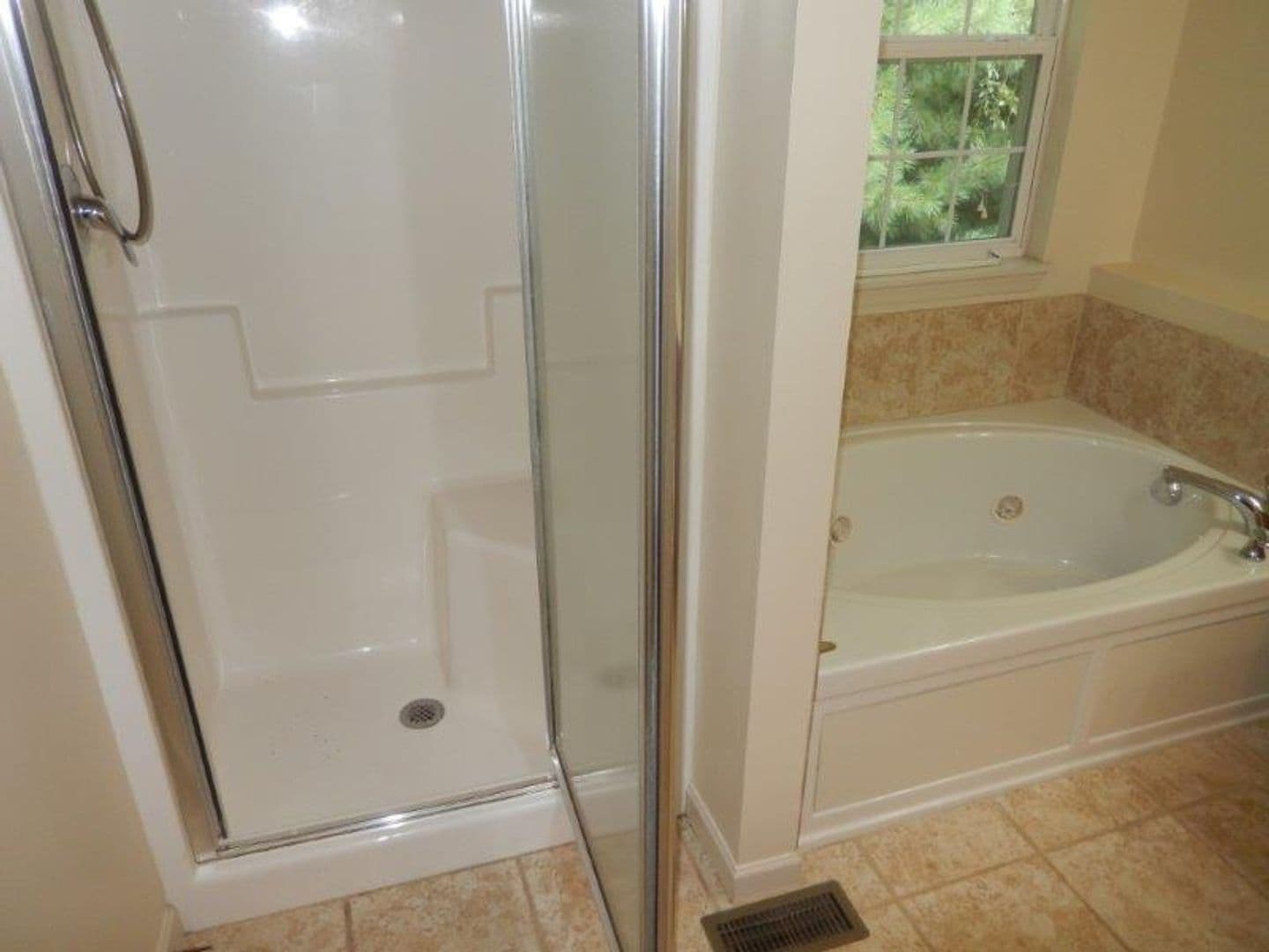 State College Apartment: 1051 Teaberry Lane