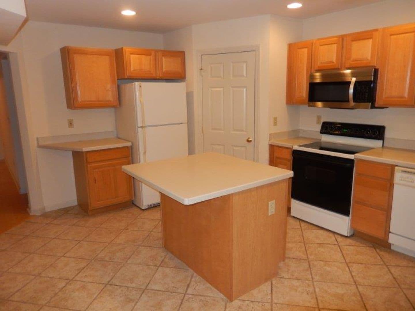 State College Apartment: 1051 Teaberry Lane