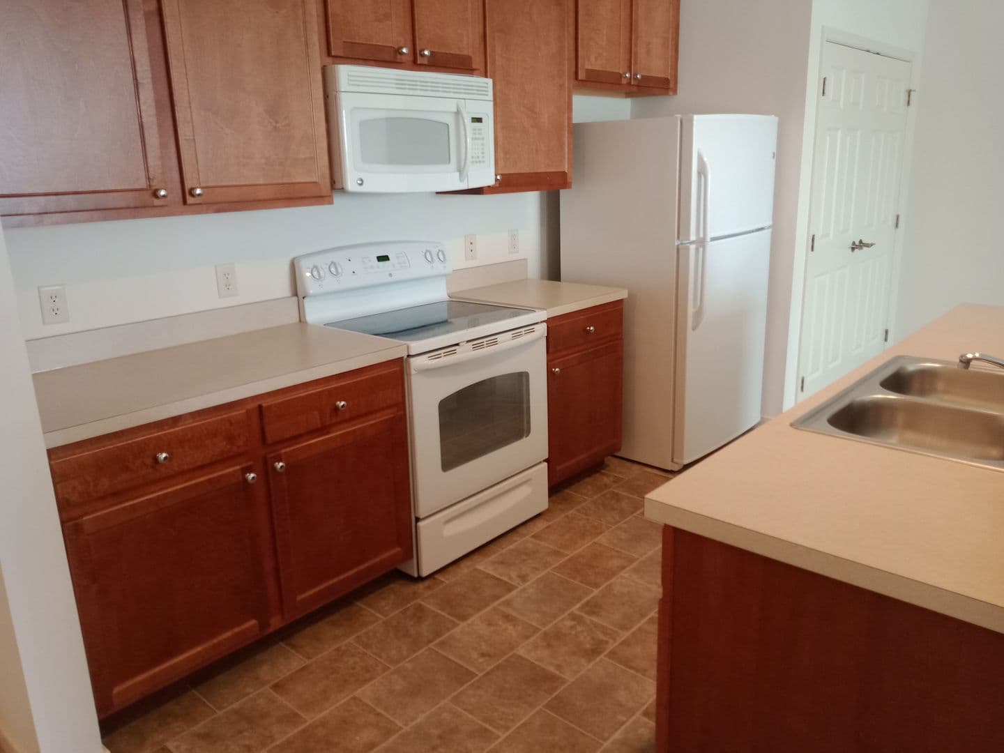 Shippensburg Apartment: 100 Deerfield Lane