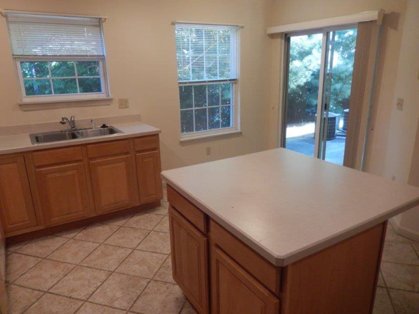 State College Apartment: 1051 Teaberry Lane