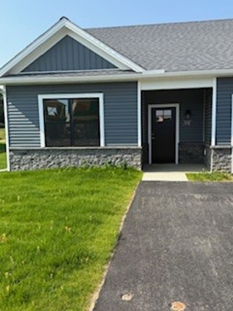 Manheim Townhome: Fruitville Pike