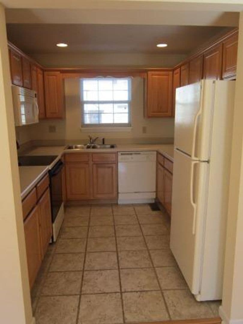 State College Apartment: 1051 Teaberry Lane