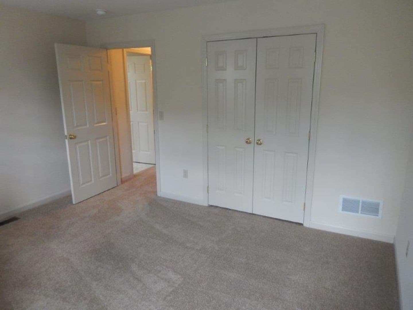 State College Apartment: 1051 Teaberry Lane