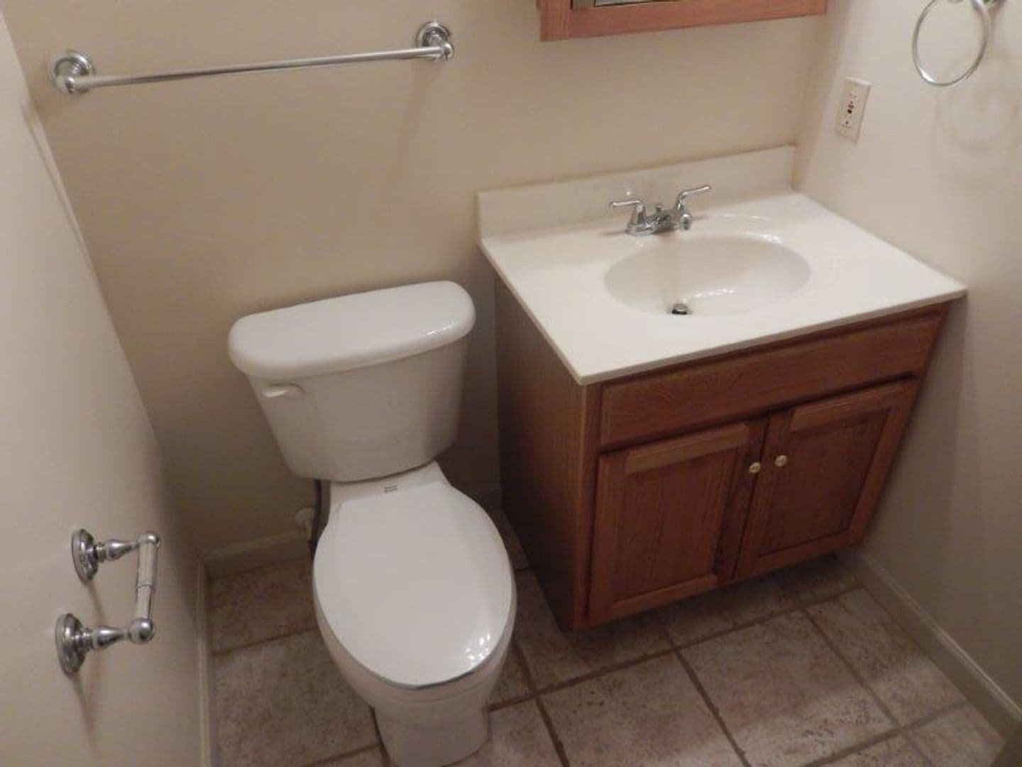 State College Apartment: 1051 Teaberry Lane
