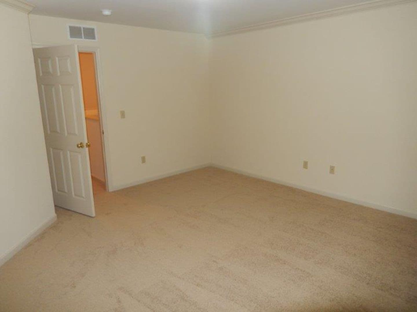 State College Apartment: 1051 Teaberry Lane