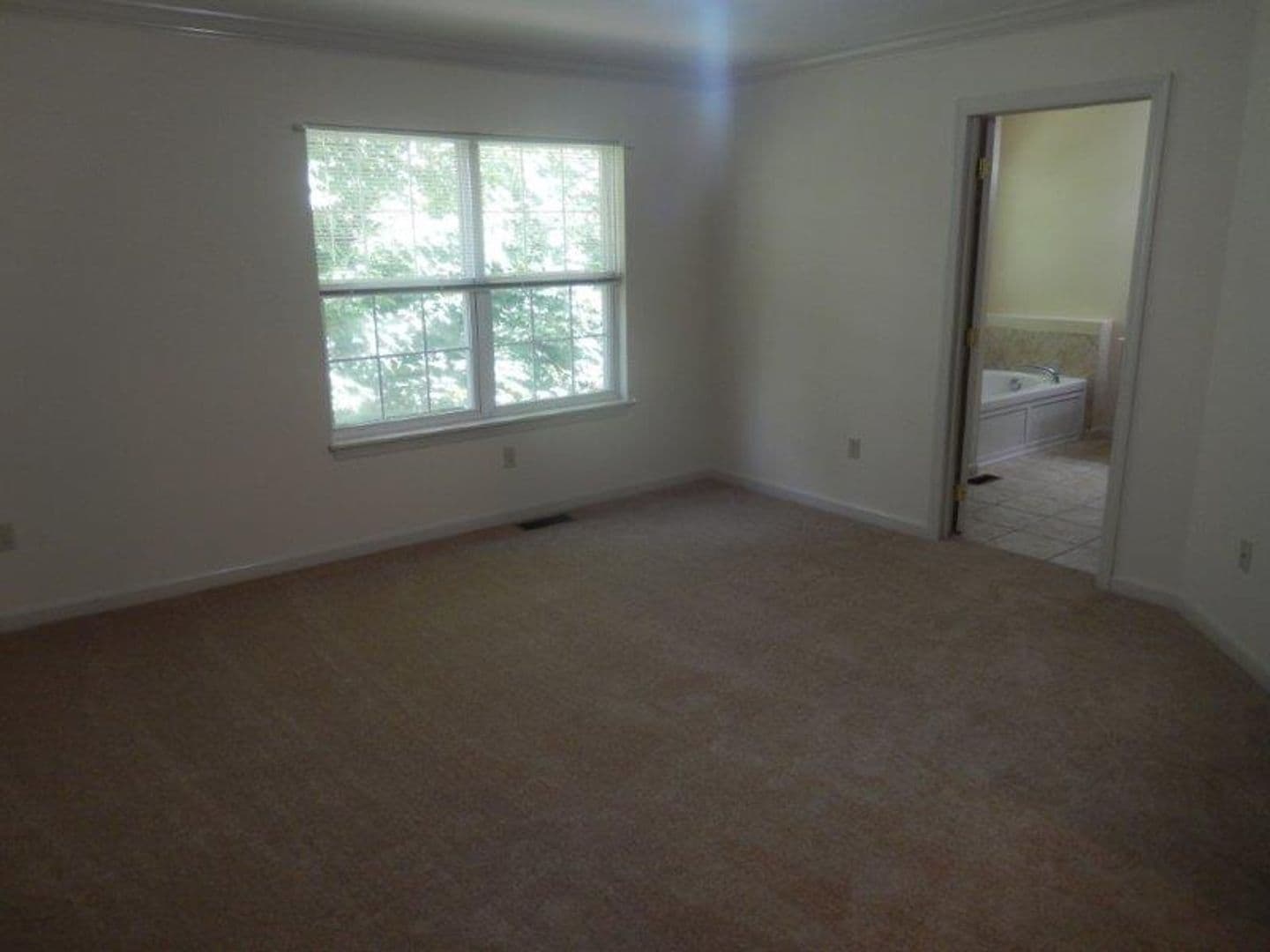 State College Apartment: 1051 Teaberry Lane