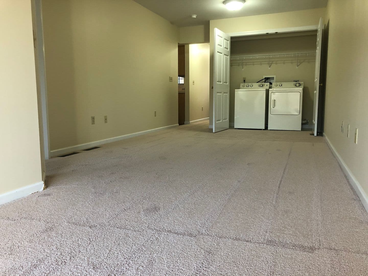 State College Apartment: 1051 Teaberry Lane