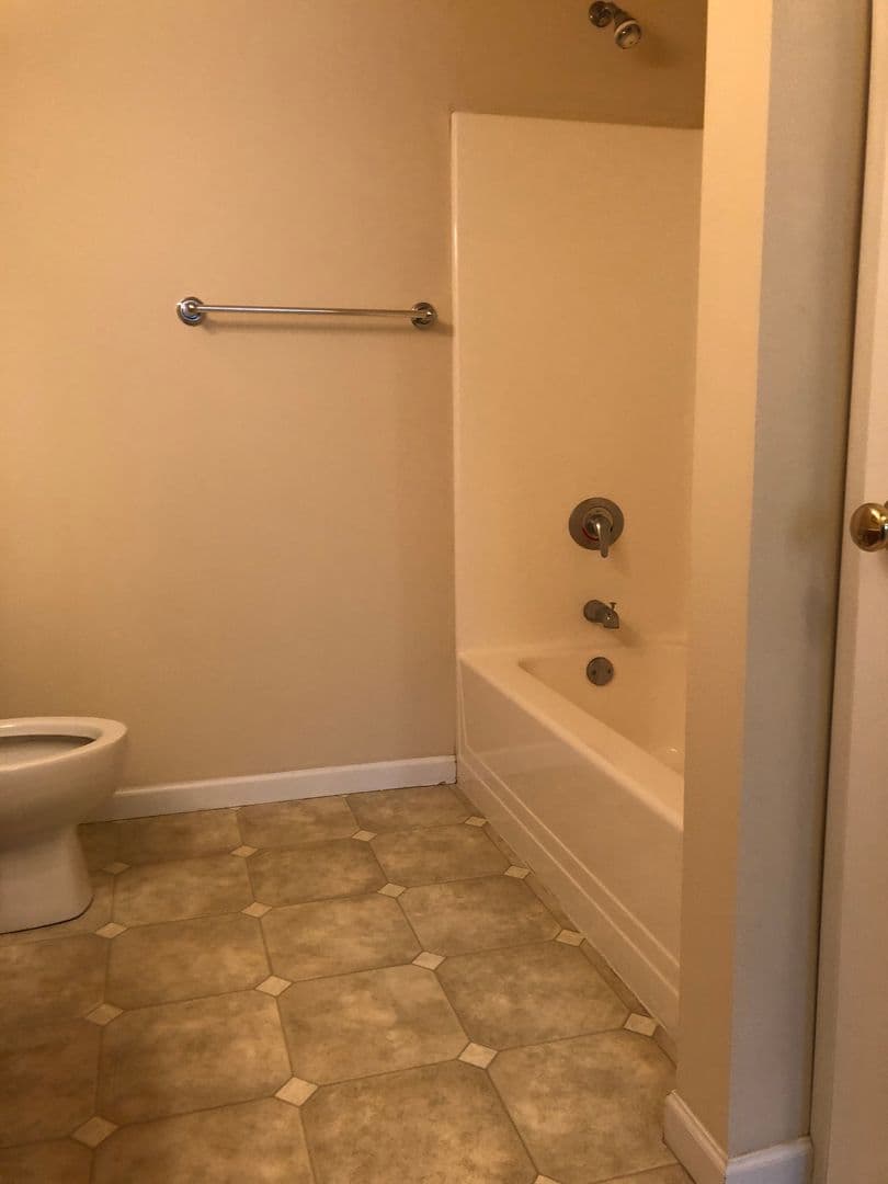 State College Apartment: 1051 Teaberry Lane
