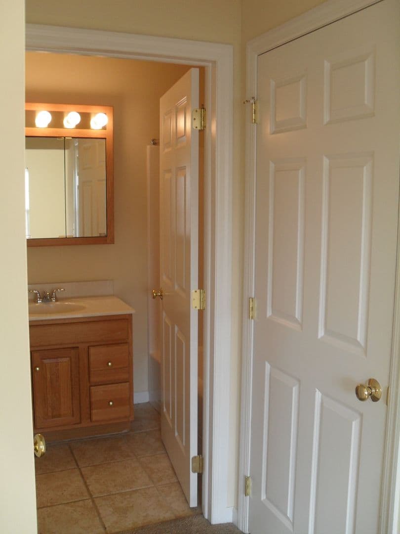 State College Apartment: 1051 Teaberry Lane