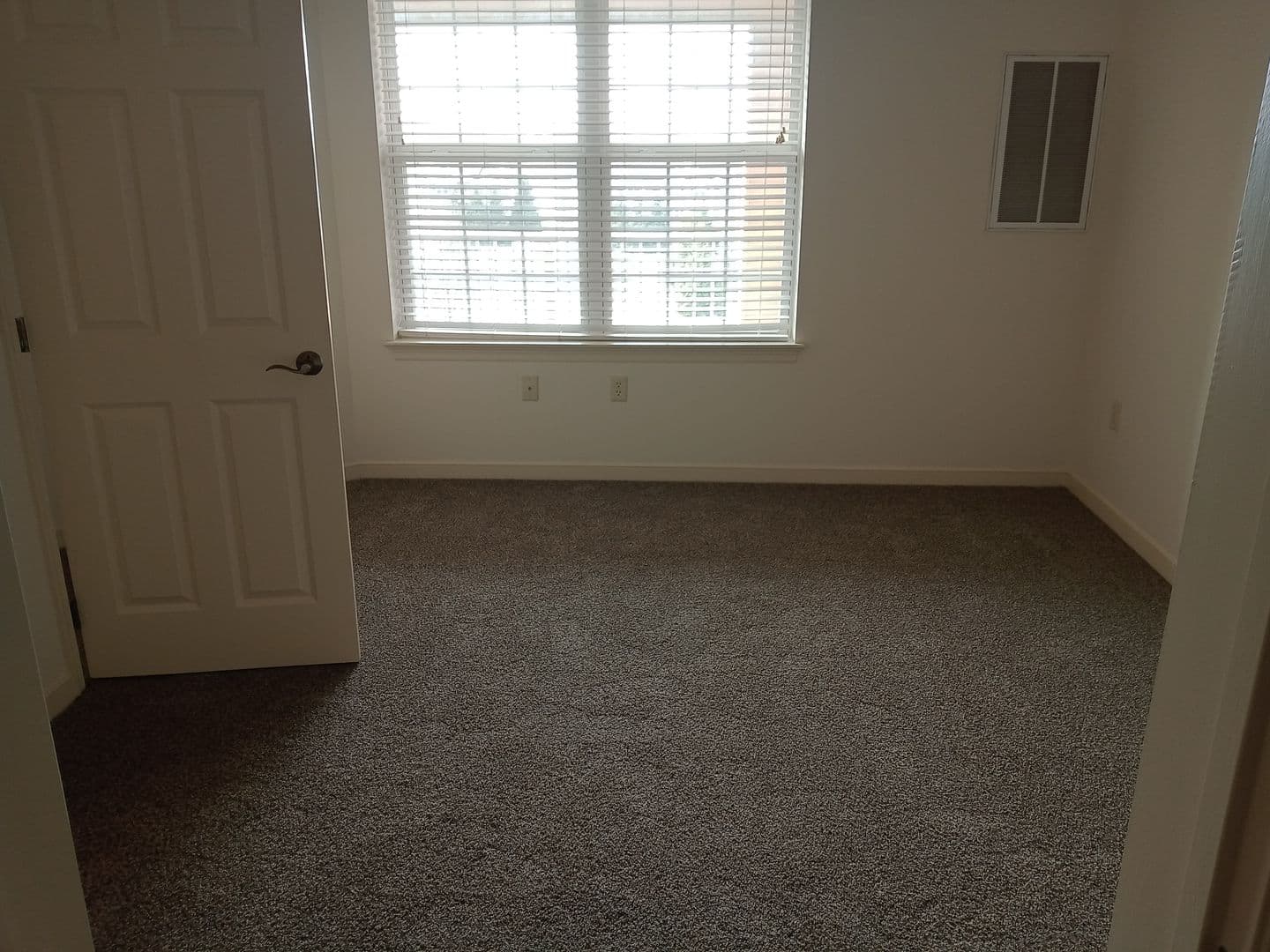 Shippensburg Apartment: 100 Deerfield Lane