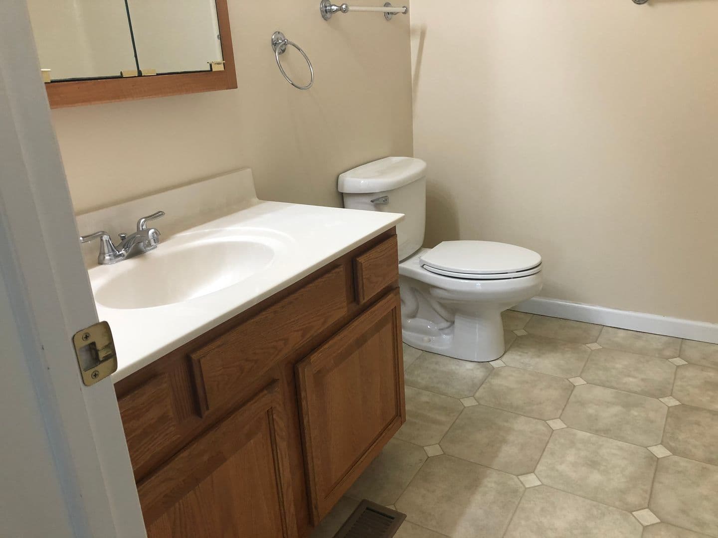 State College Apartment: 1051 Teaberry Lane