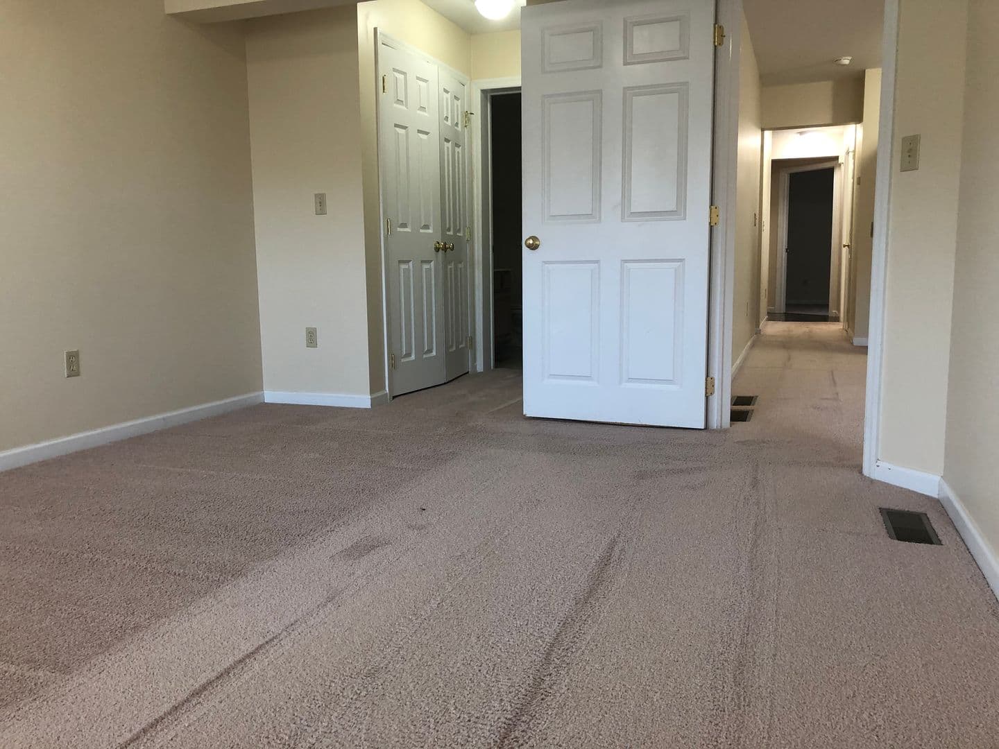 State College Apartment: 1051 Teaberry Lane
