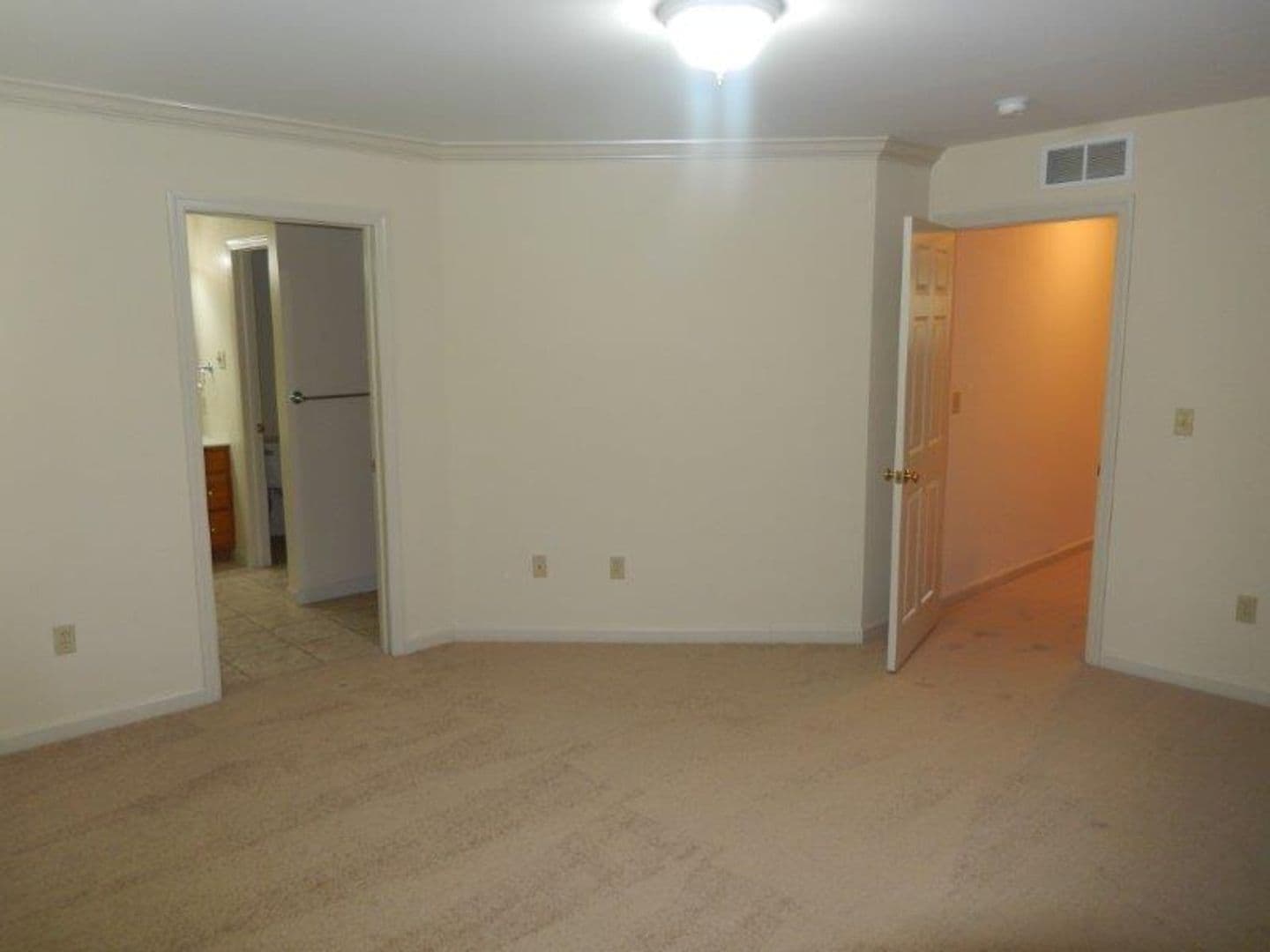 State College Apartment: 1051 Teaberry Lane