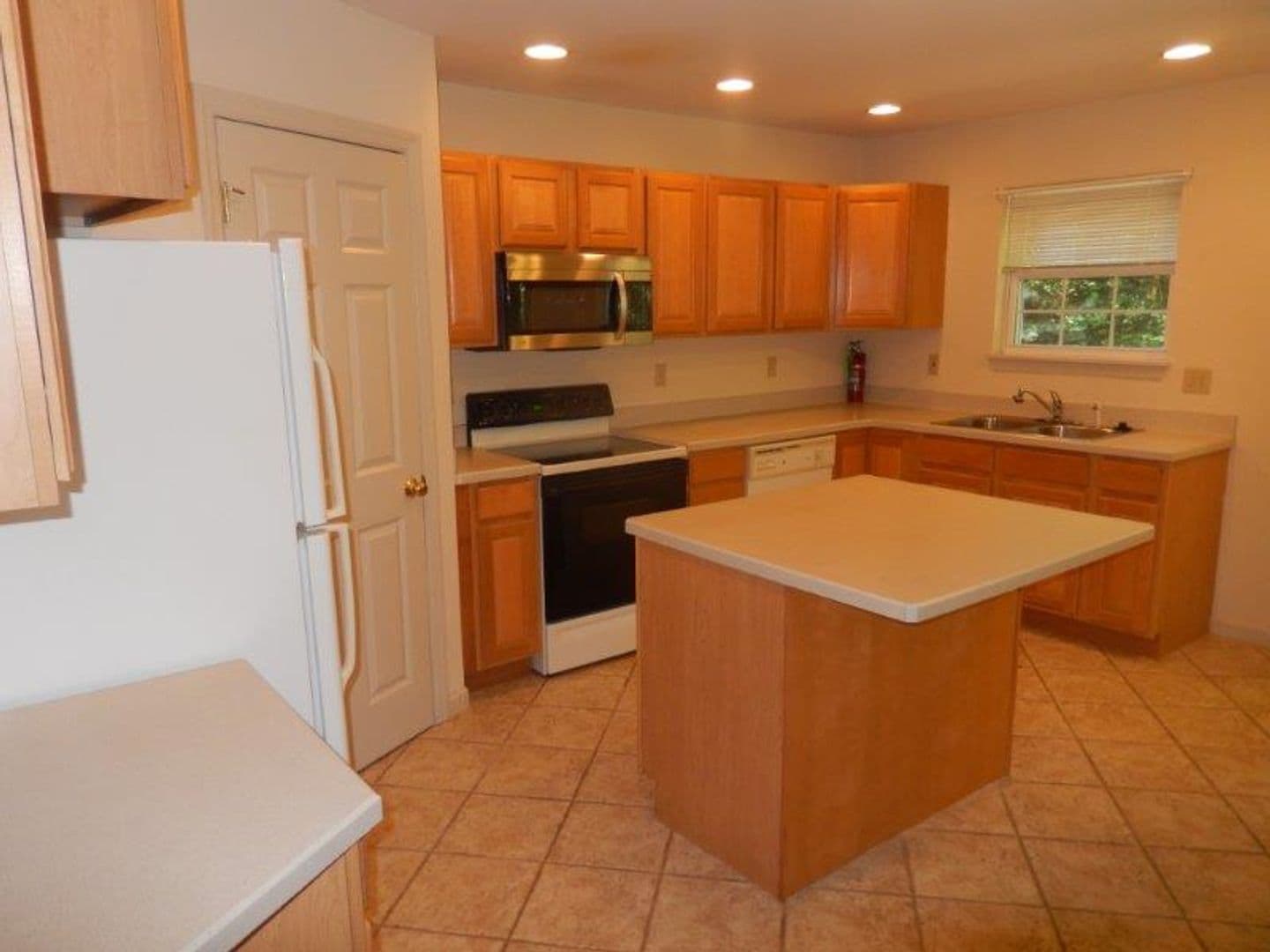 State College Apartment: 1051 Teaberry Lane