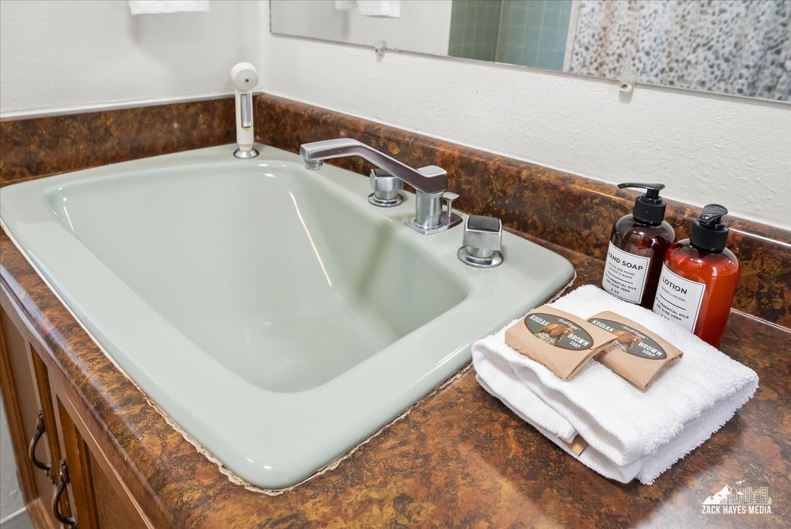 Anchorage Apartment: 324 E Manor Ave