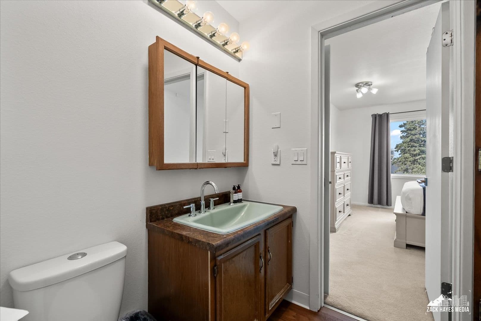 Anchorage Apartment: 324 E Manor Ave