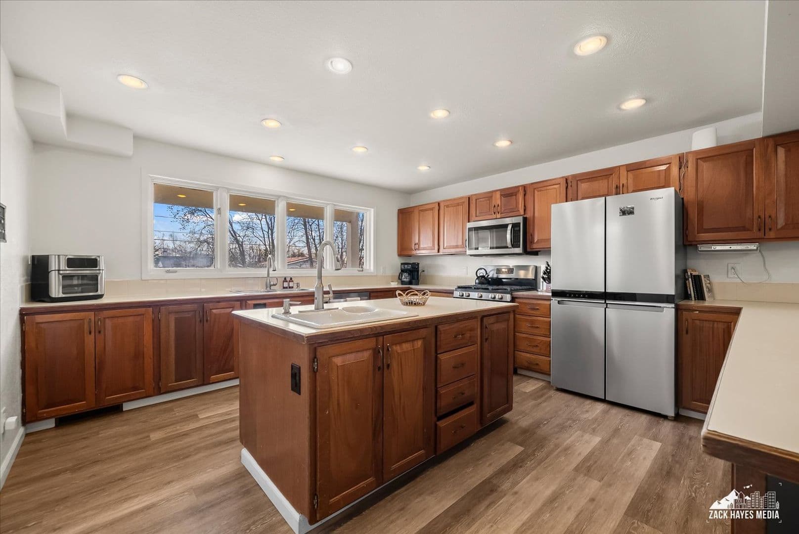 Anchorage Apartment: 324 E Manor Ave