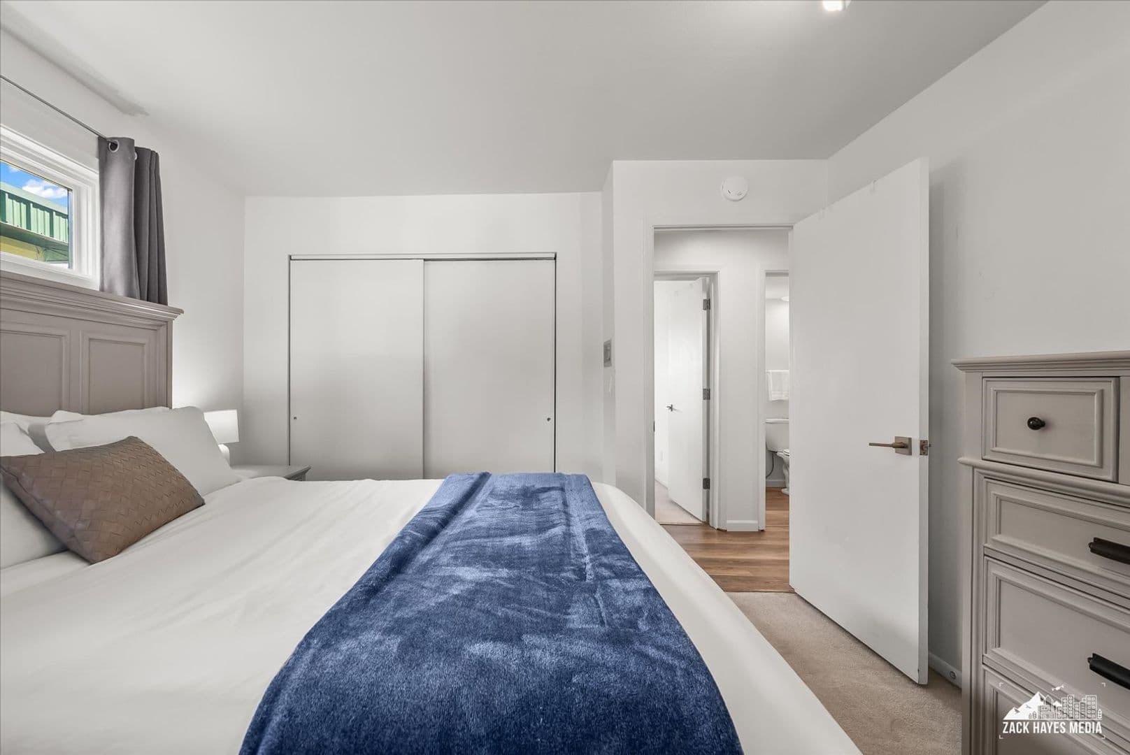 Anchorage Apartment: 324 E Manor Ave