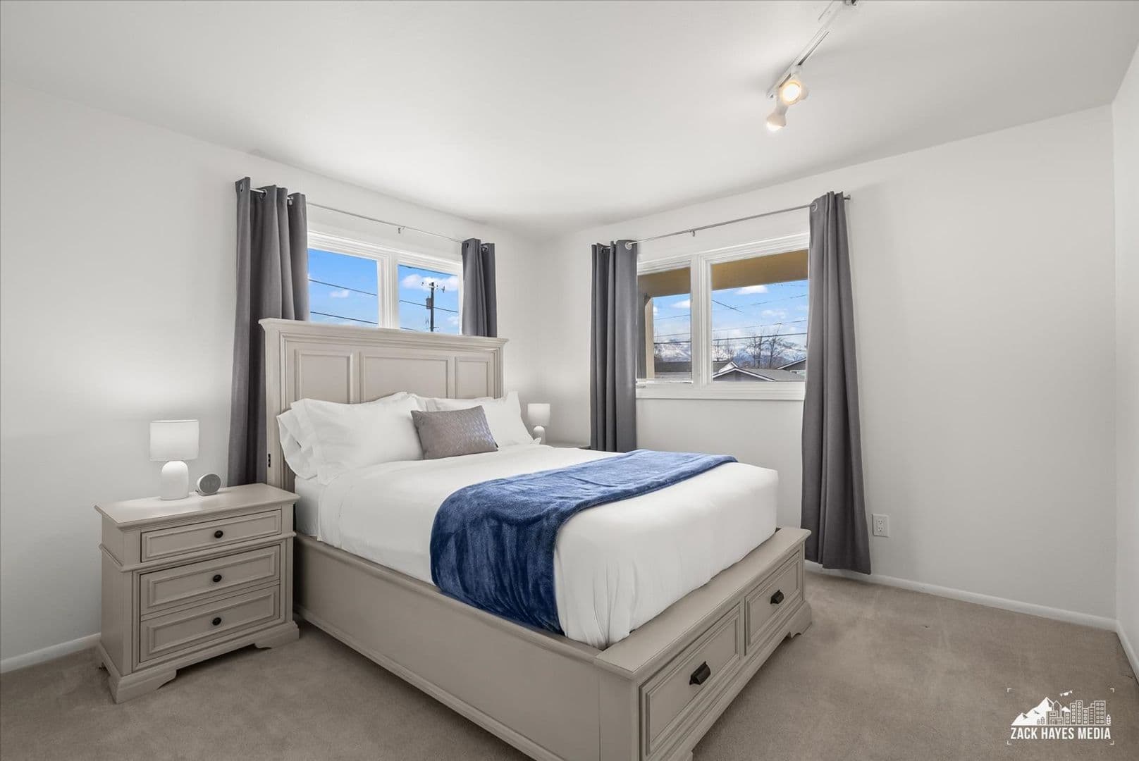 Anchorage Apartment: 324 E Manor Ave