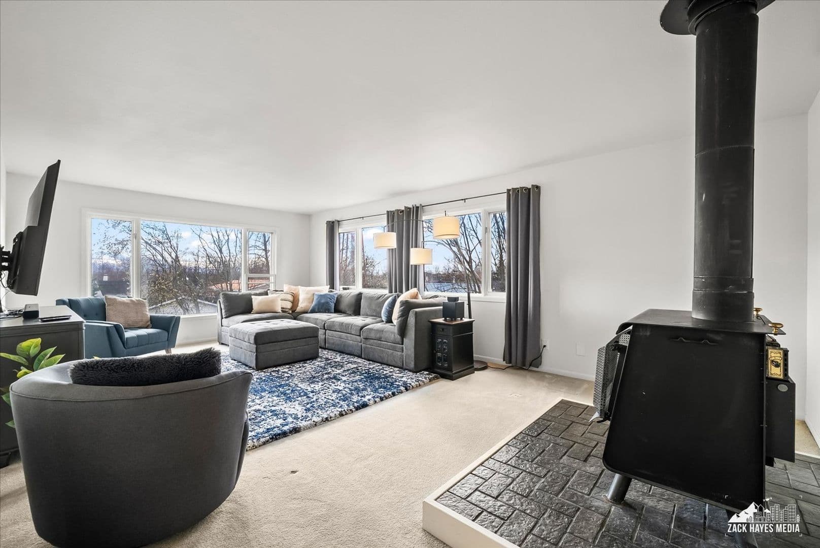 Anchorage Apartment: 324 E Manor Ave