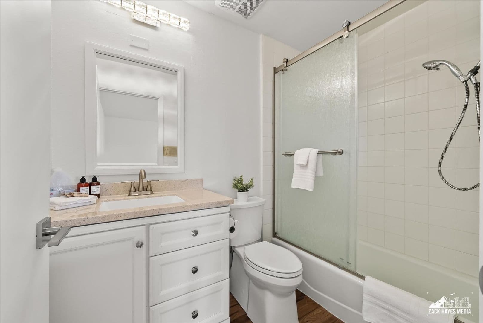Anchorage Apartment: 324 E Manor Ave