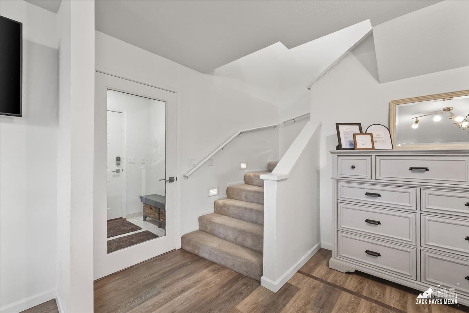 Anchorage Apartment: 324 E Manor Ave