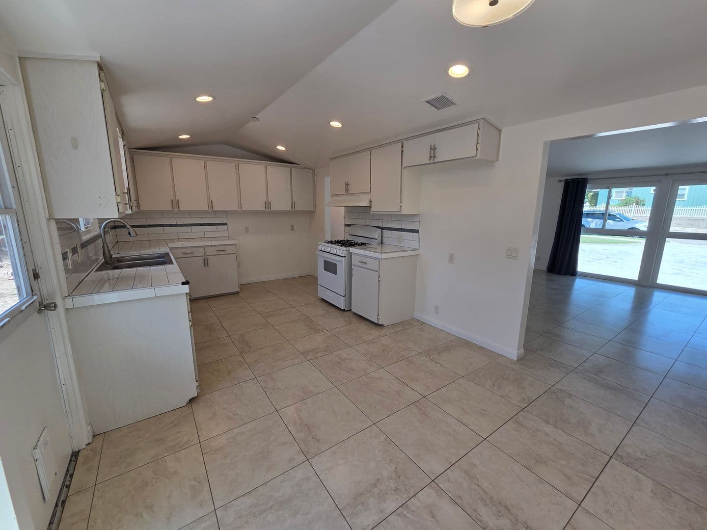 Ventura House: 317 Agnus Drive