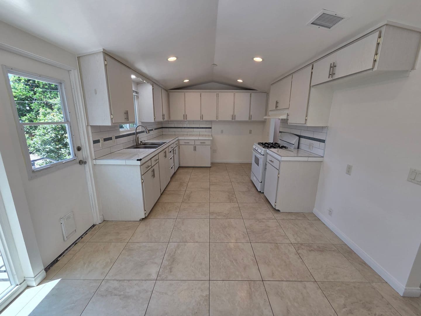Ventura House: 317 Agnus Drive