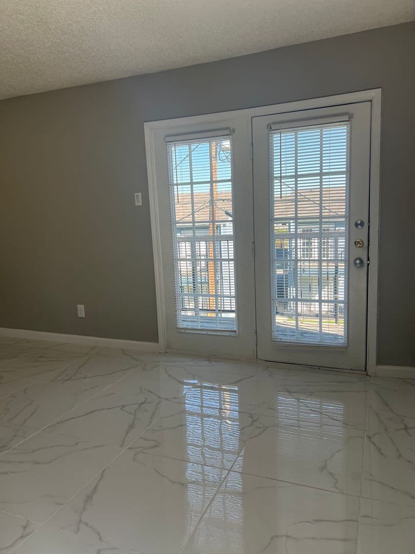 Fort Worth Apartment: 8300 Calmont Ave