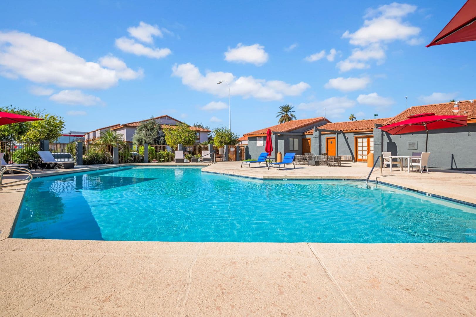 Phoenix Apartment: 1225 N 40th St