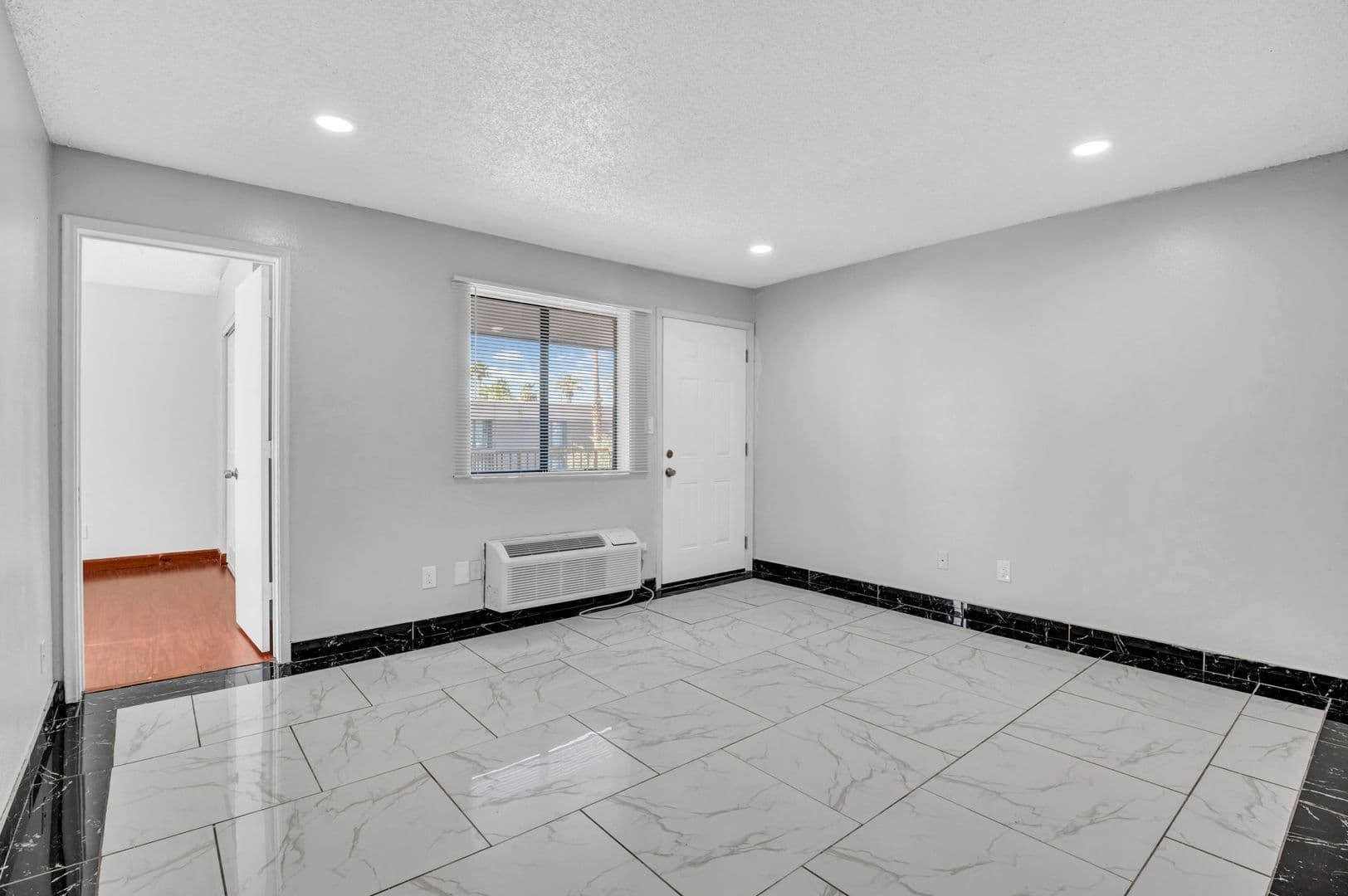 Phoenix Apartment: 1225 N 40th St