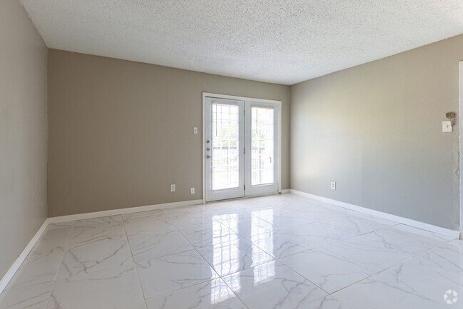 Fort Worth Apartment: 8300 Calmont Ave
