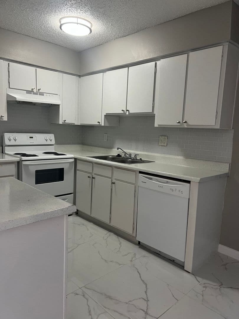 Fort Worth Apartment: 8300 Calmont Ave