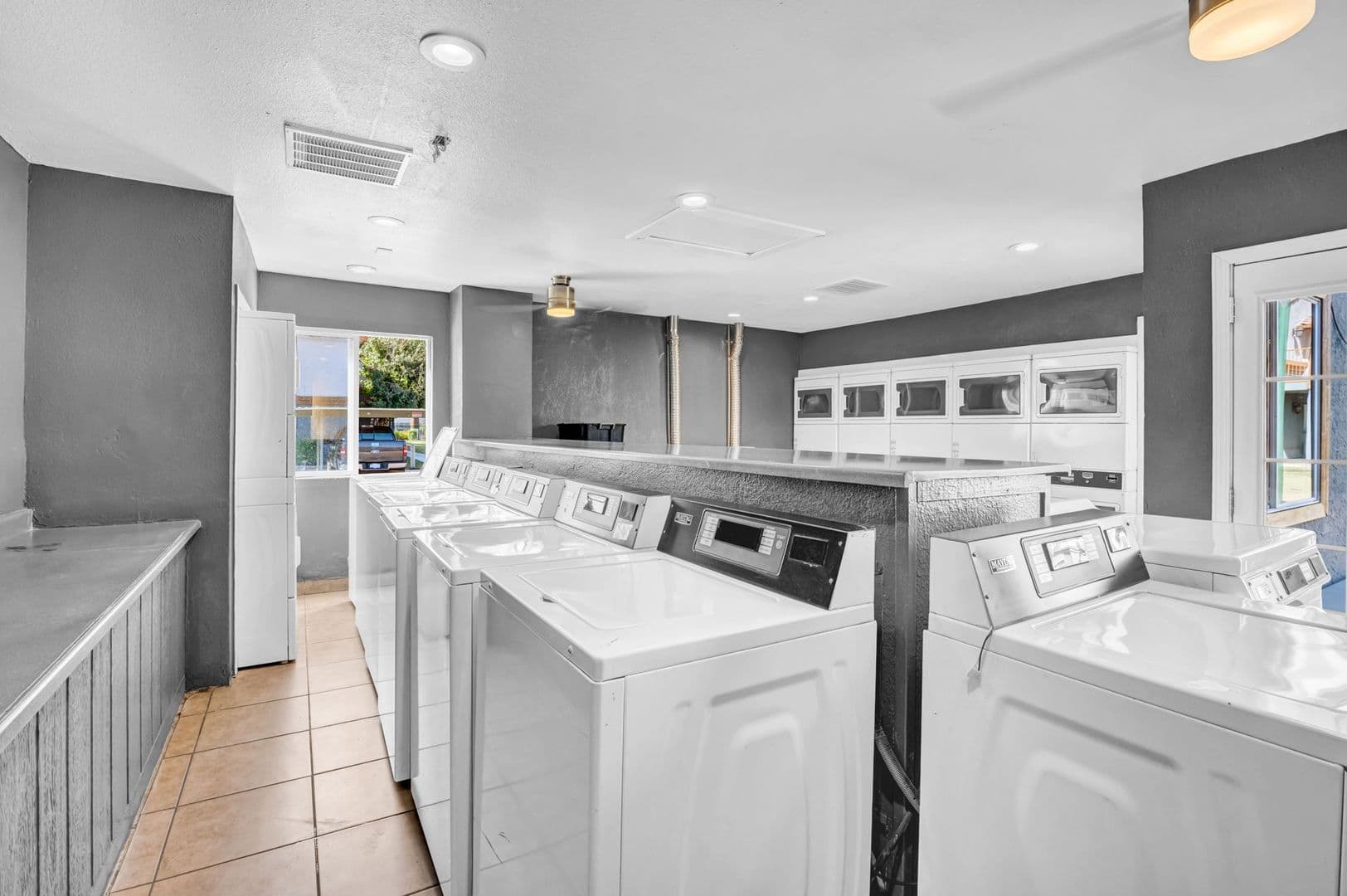 Phoenix Apartment: 1225 N 40th St