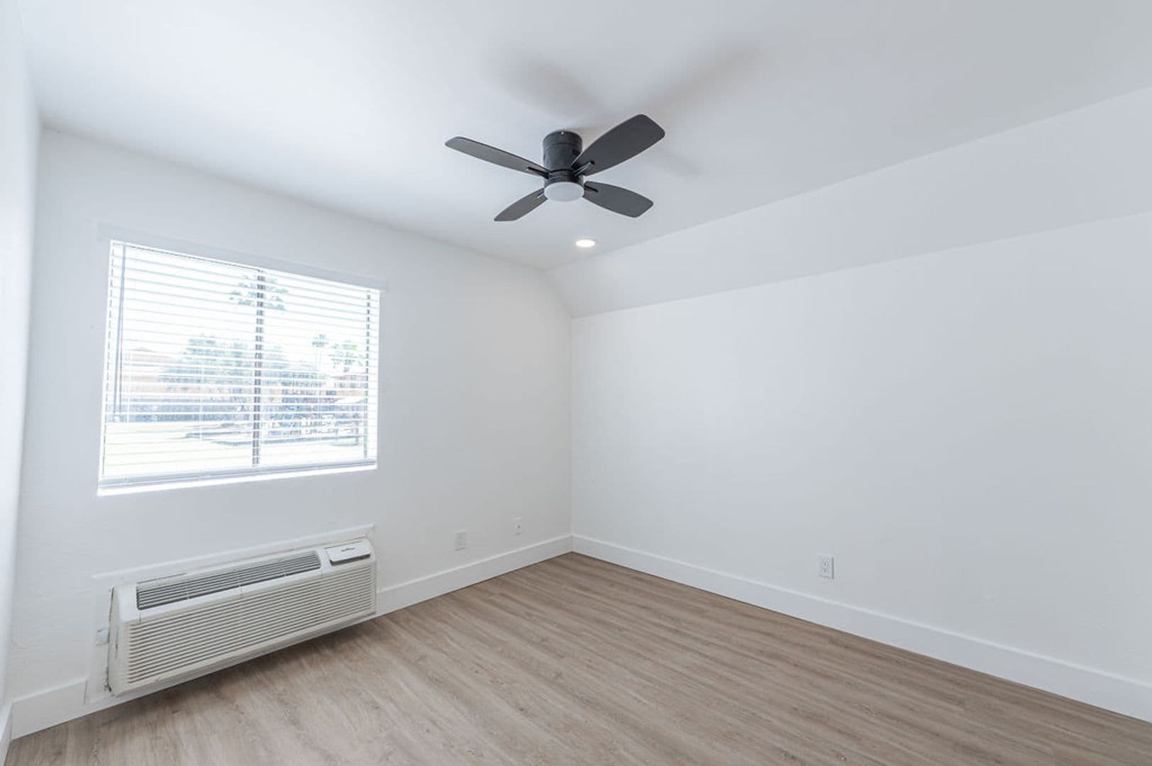Glendale Apartment: 7111 N 75th Ave