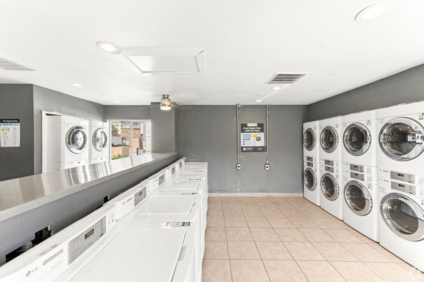 Phoenix Apartment: 1225 N 40th St