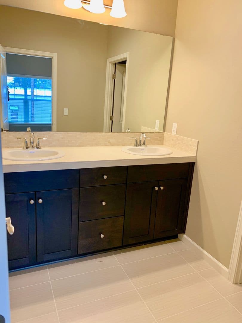 Albany Townhome: 871 Water Ave. NE