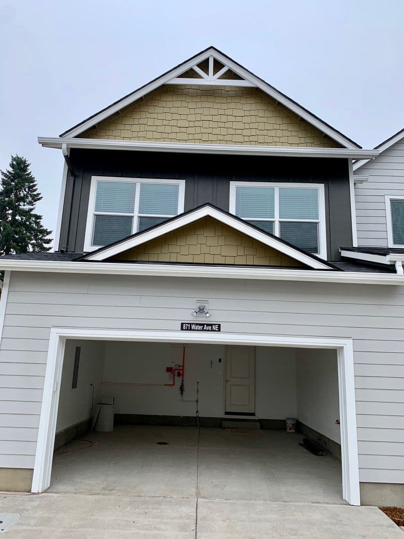 Albany Townhome: 871 Water Ave. NE