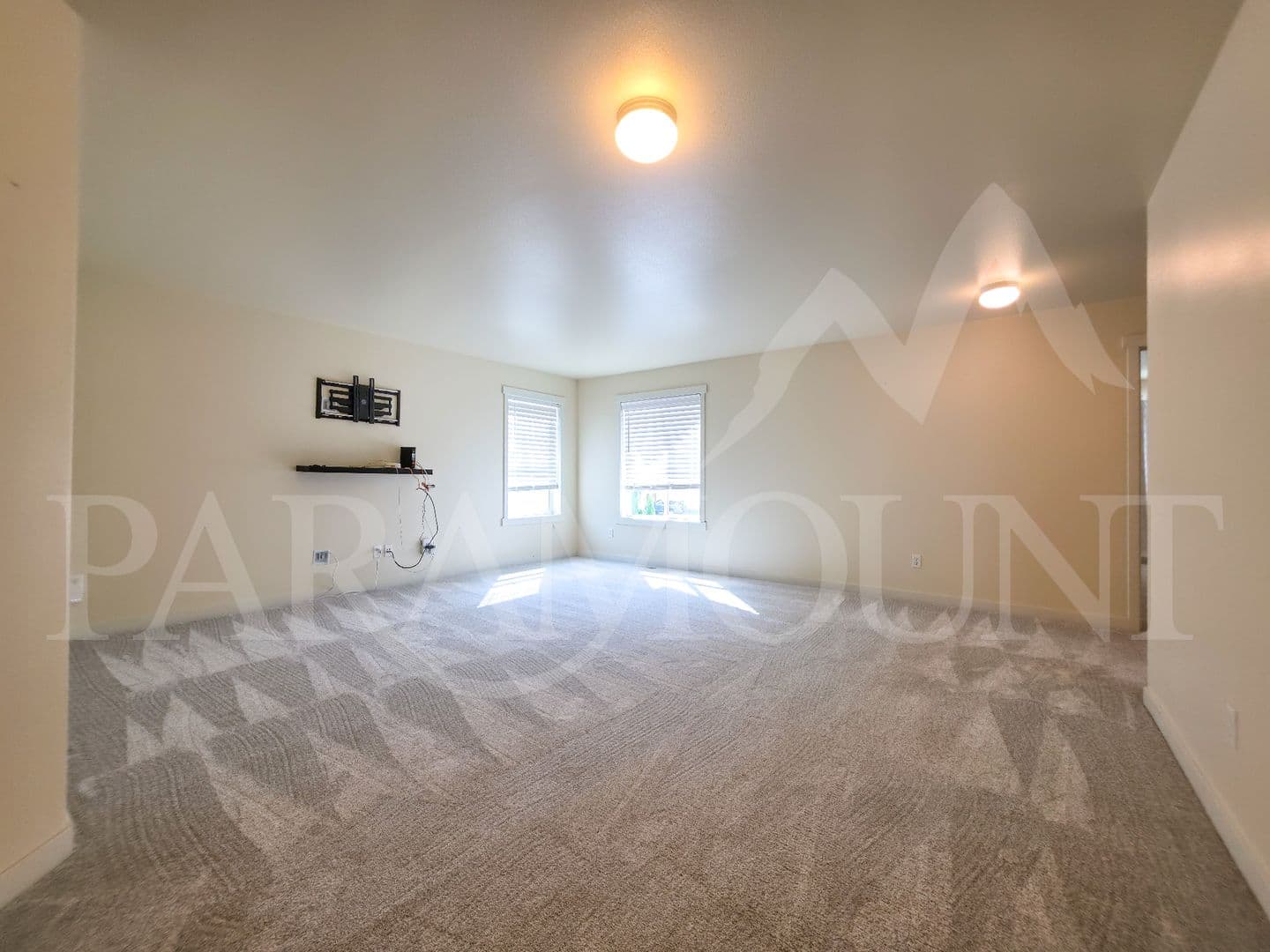 Port Orchard House: 2163 SW Warbler Way
