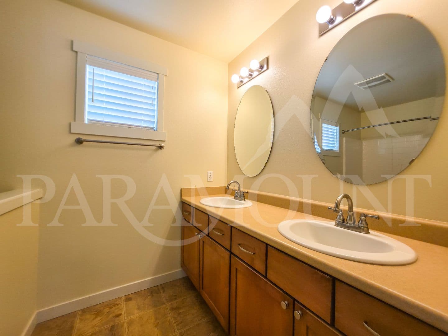 Port Orchard House: 2163 SW Warbler Way