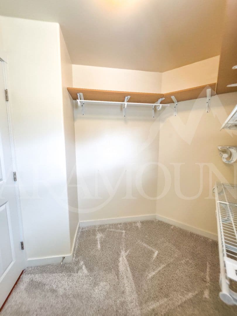 Port Orchard House: 2163 SW Warbler Way