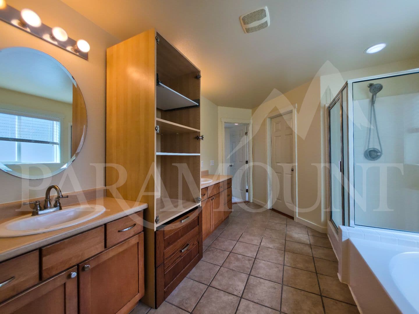 Port Orchard House: 2163 SW Warbler Way