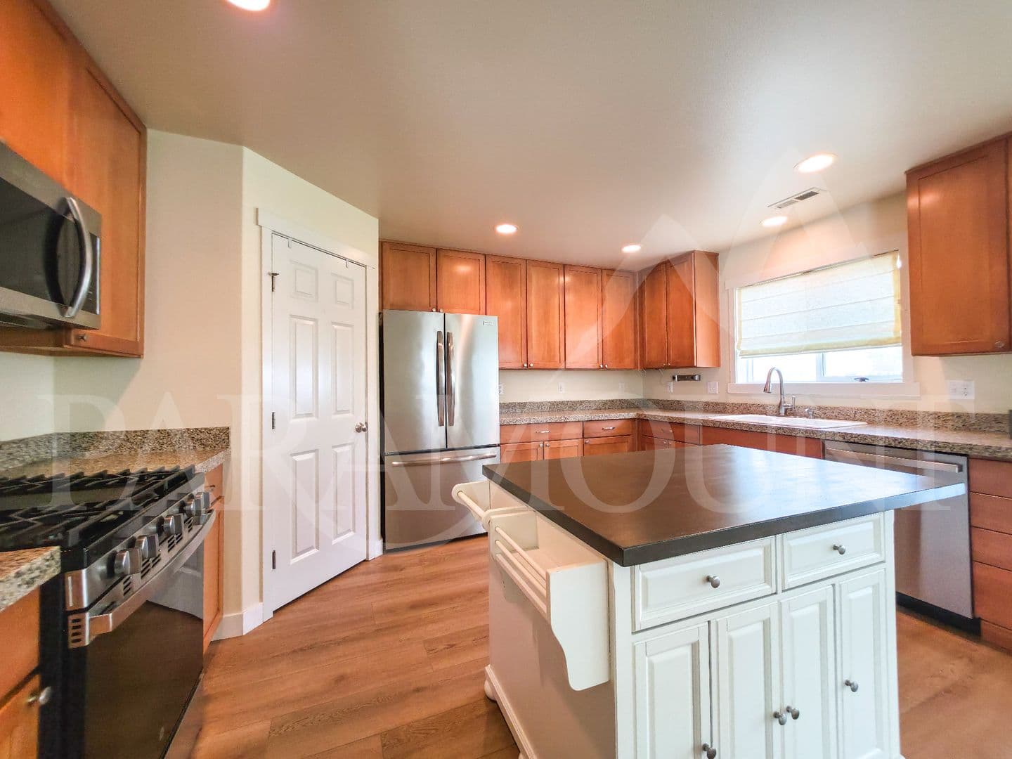 Port Orchard House: 2163 SW Warbler Way